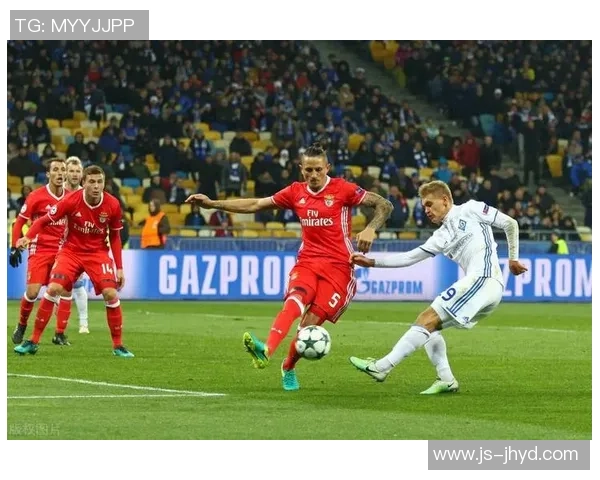 兹沃勒与赫拉克勒的激烈对决揭示了足球战术的博弈与球队实力的较量